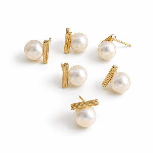 Élise Pearl Stud Earrings